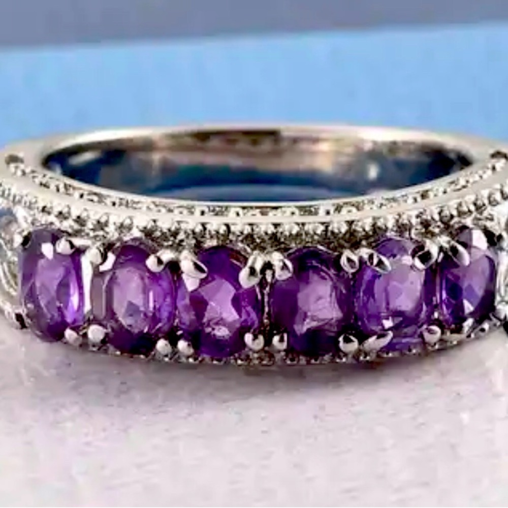 Beautiful amethyst ring. New